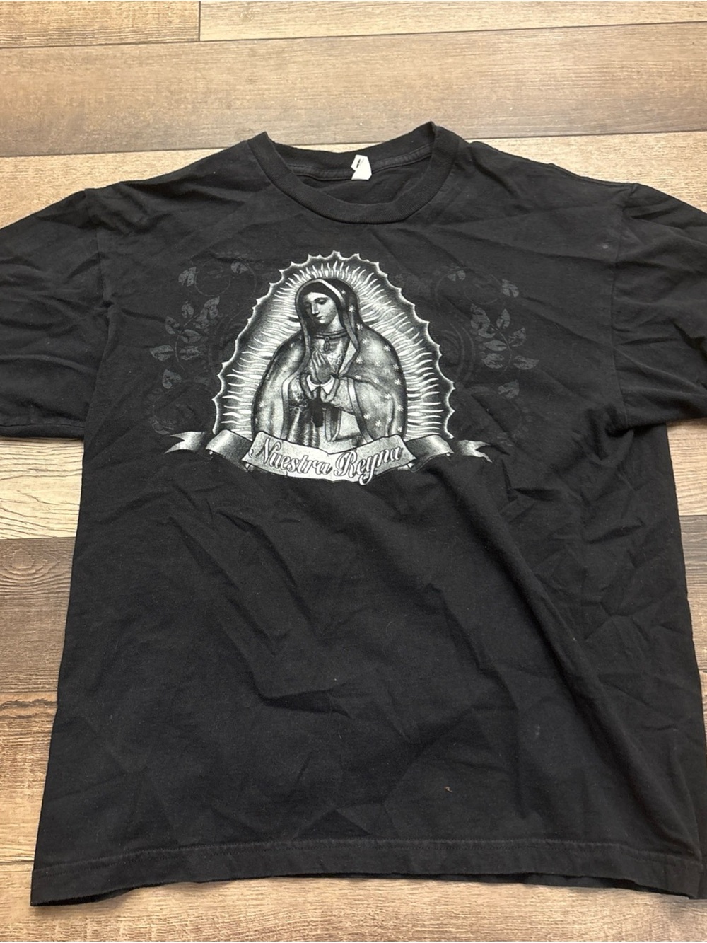 Nuestra Reina Graphic Tee - Black